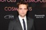 Robert Pattinson bekommt Zahnstocher geschenkt