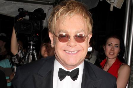 Elton John hält sich von Drogen fern