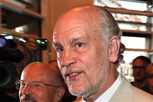 John Malkovich rettet Mann das Leben