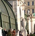 Michael Haneke genießt die Sonne im Wiener Burggarten