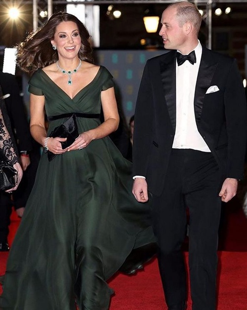 Kate Middleton in Jenny Packham and Prince William arrived at the BAFTAs!