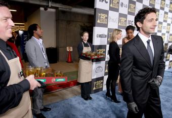 Adrien Brody: Kühle Drinks und warme Hände